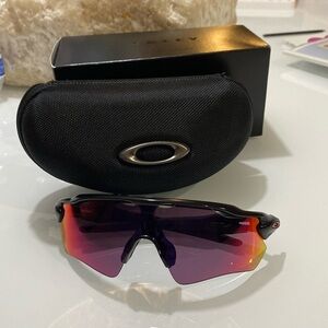 NWOT Oakley Men’s Radar EV Path Sunglasses Matte Black/Prizm Road